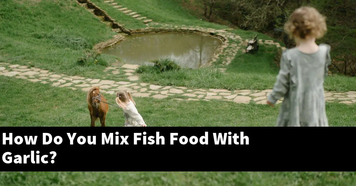 How Do You Mix Fish Food With Garlic?